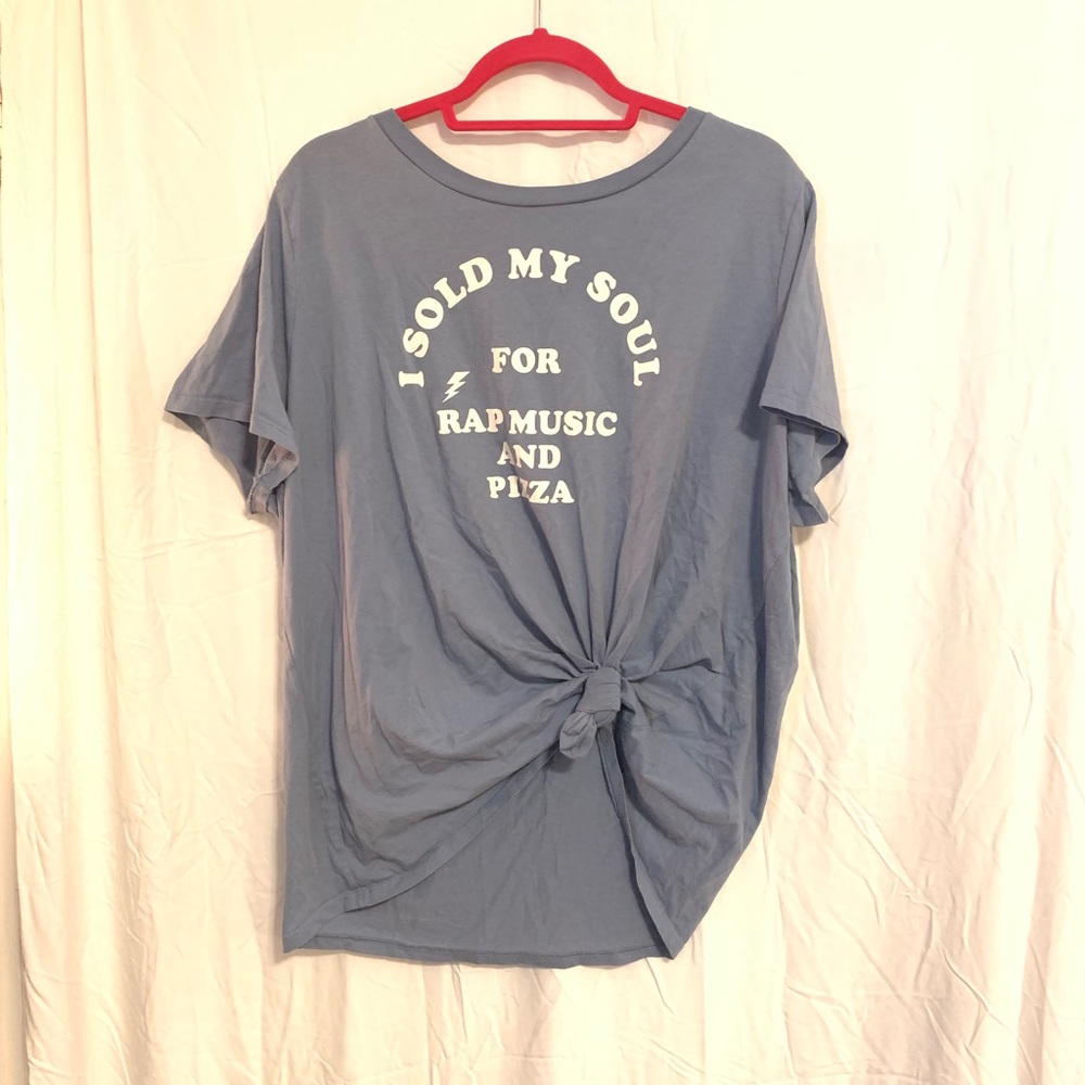 💙 Plus size graphic tee! 😍